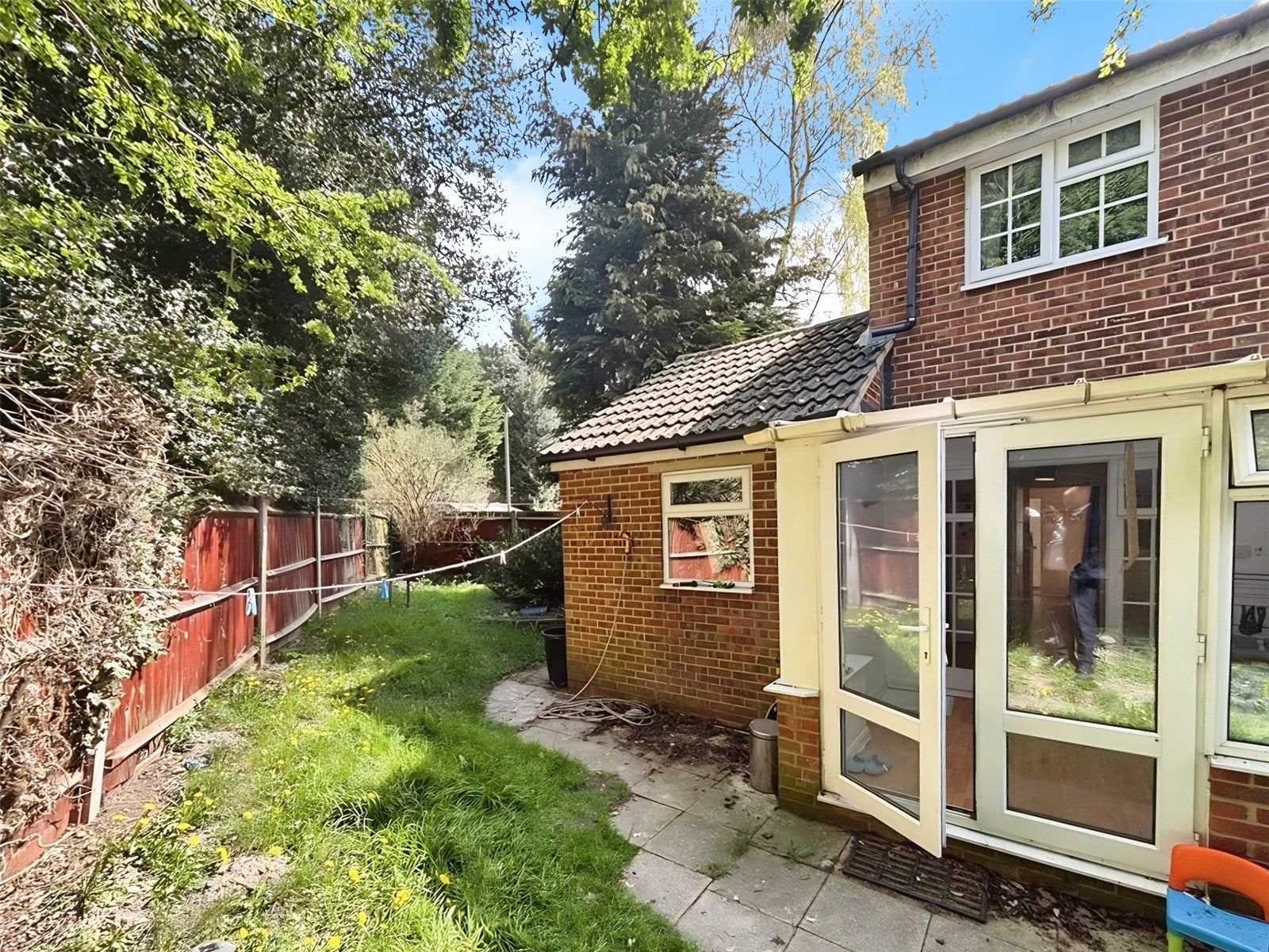 Flat Larksfield in Borough of Runnymede