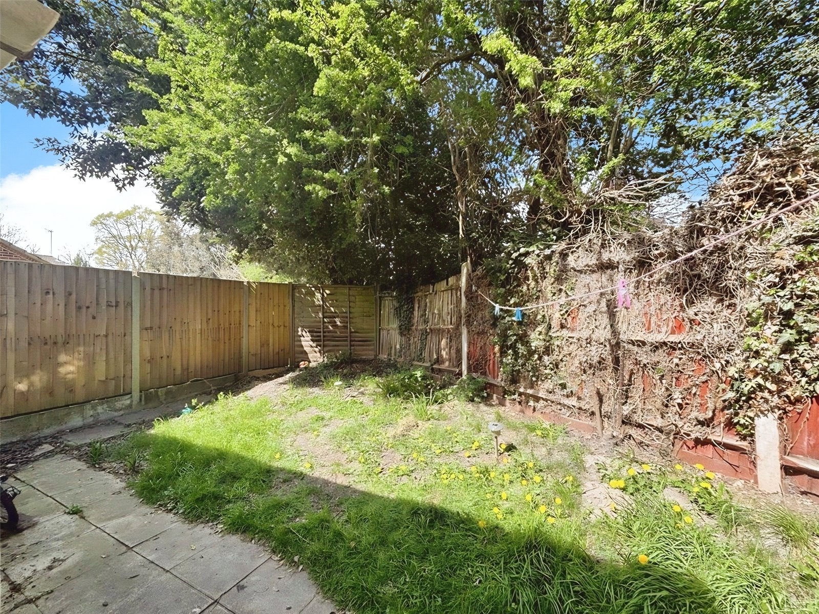 Flat Larksfield in Borough of Runnymede