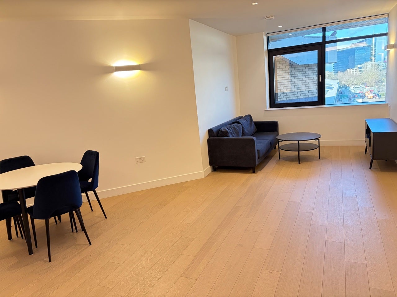 Flat Harlequin Avenue in Greater London