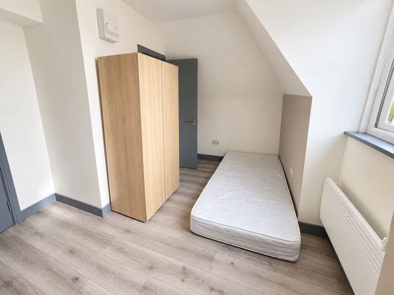 Flat Corkran Road in Greater London