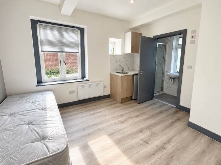 Flat Corkran Road in Greater London