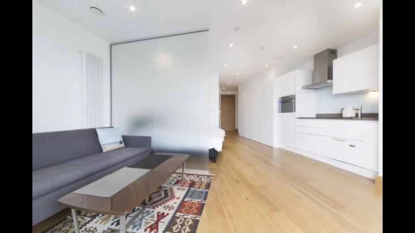 Flat Crossharbour Plaza in Greater London