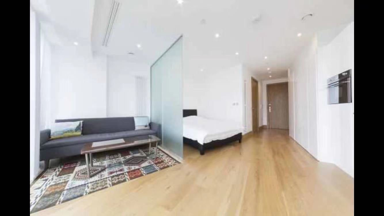 Flat Crossharbour Plaza in Greater London