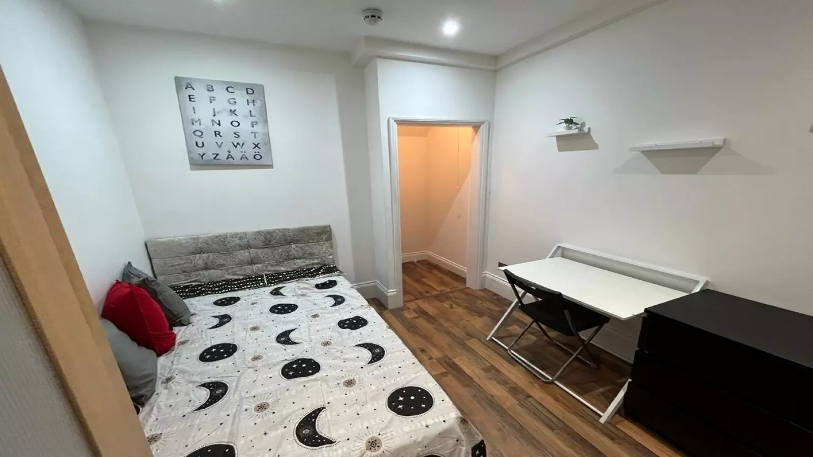 Room Vigilant Close in Greater London