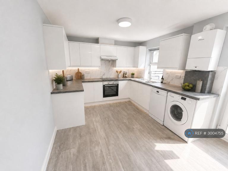 Flat Pitt Road in Bristol