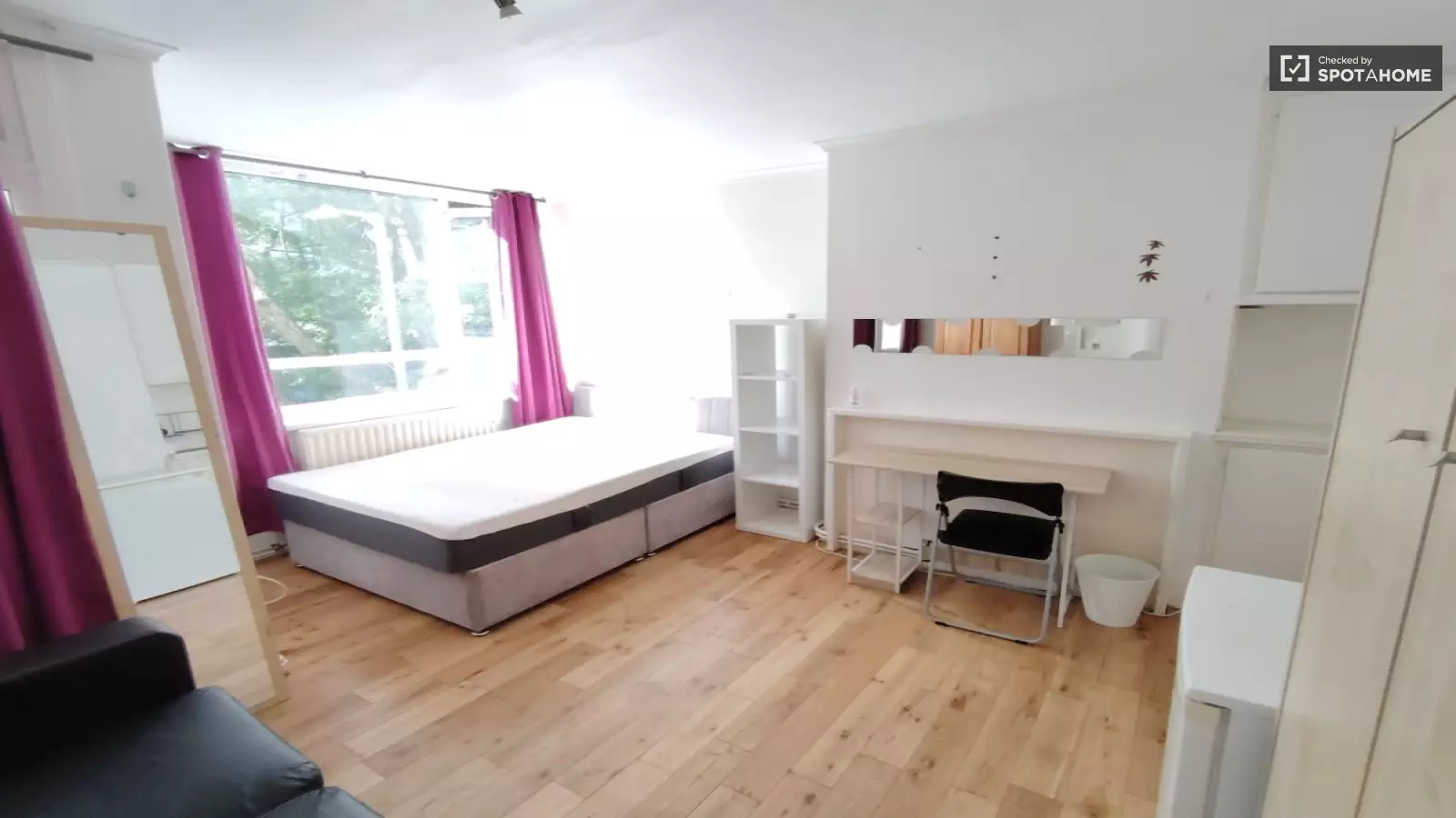 Flat Tildesley Road in Greater London
