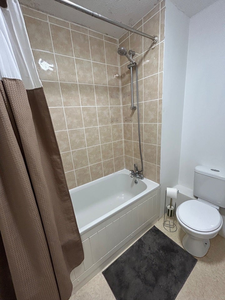 Flat Eversley Road in Greater London