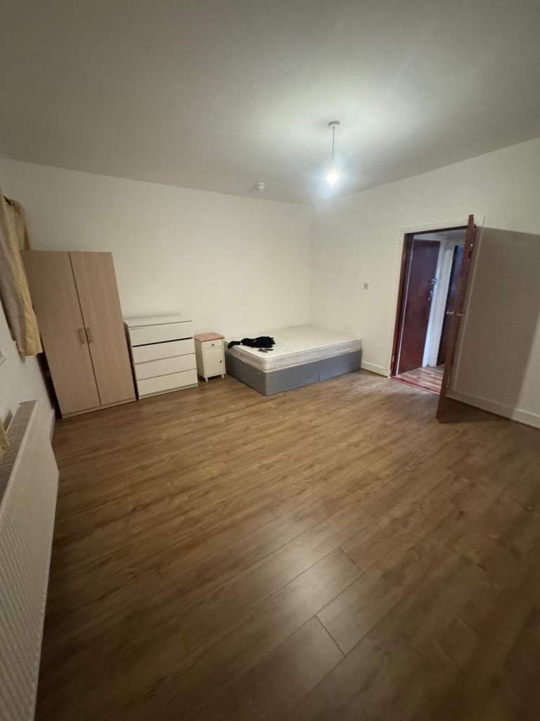 Flat Trinity Close in Greater London