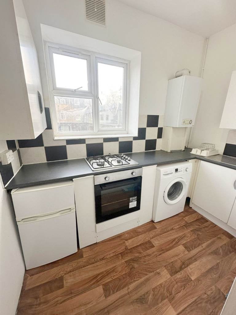 Flat Trinity Close in Greater London