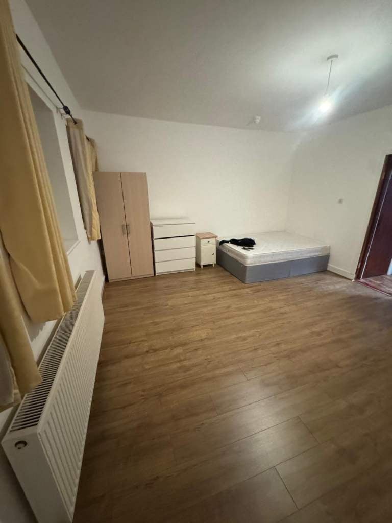 Flat Trinity Close in Greater London