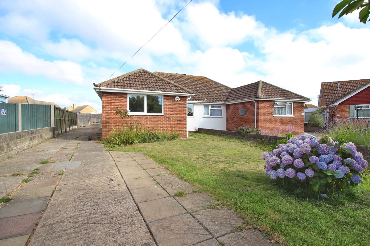 House Helmdon Close in Thanet