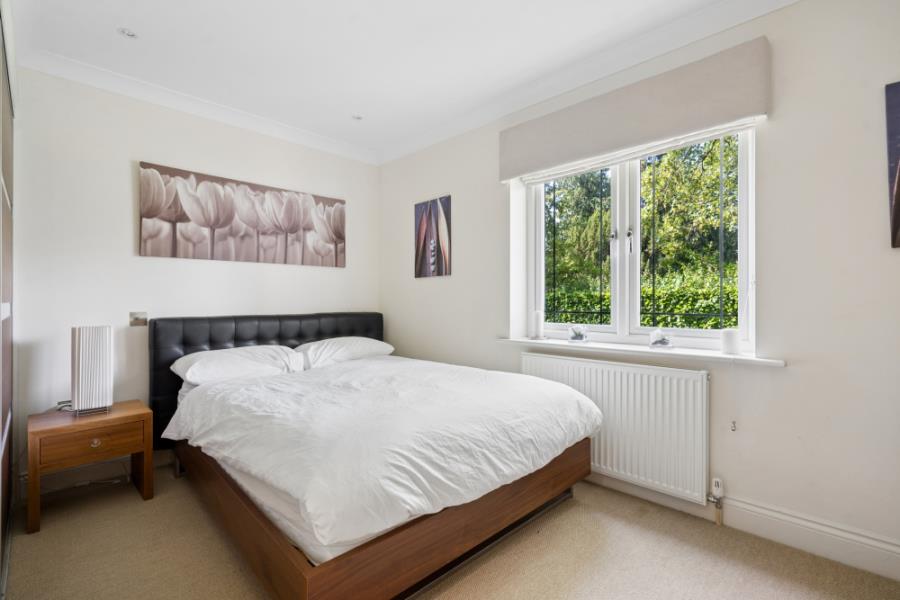 Flat Murray Road in Greater London