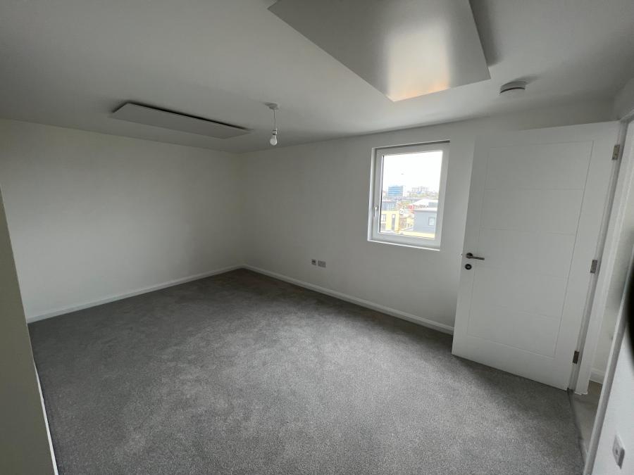 Flat Harvey Road in Ashford