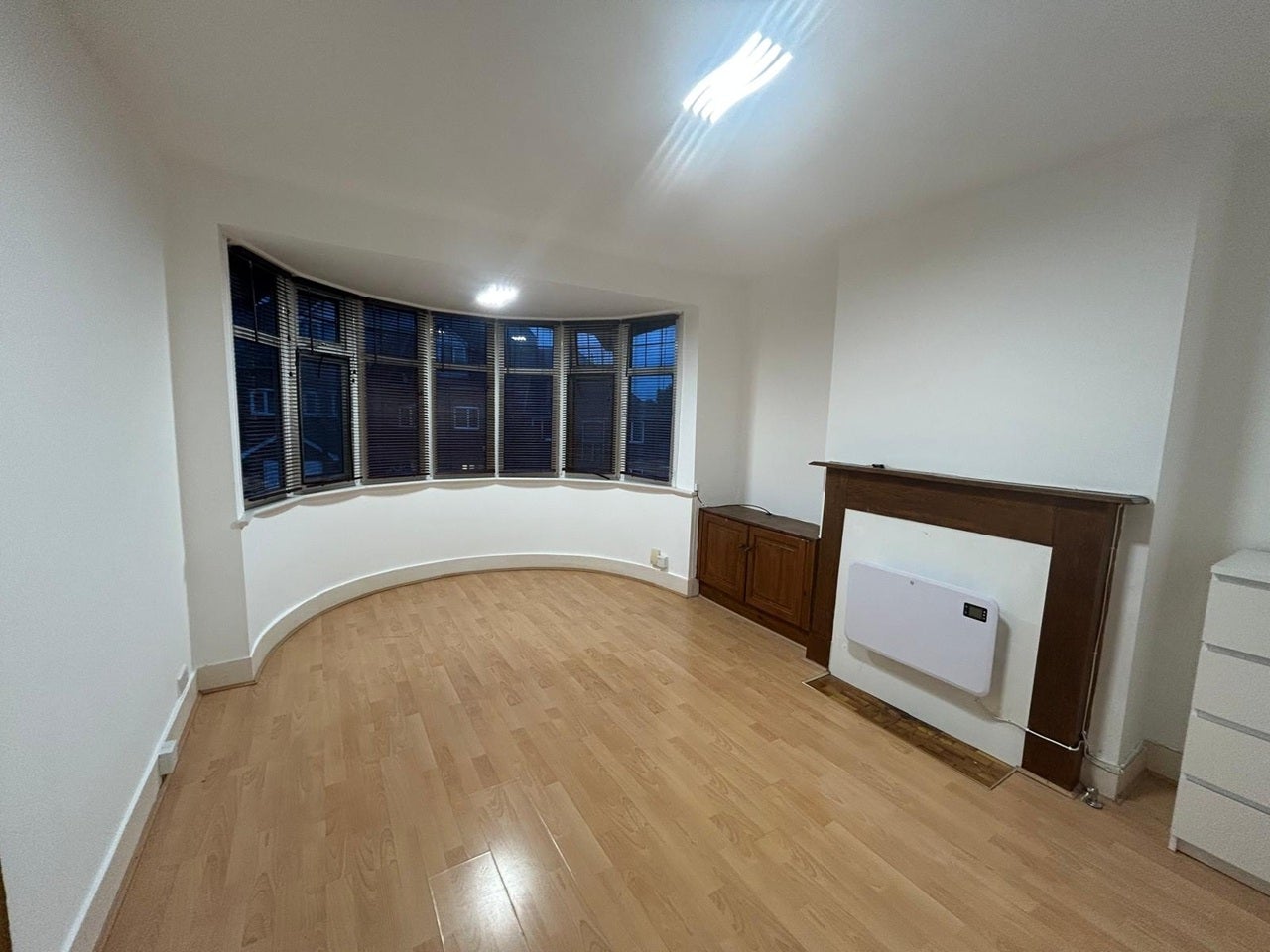 Flat Holders Hill Crescent in Greater London