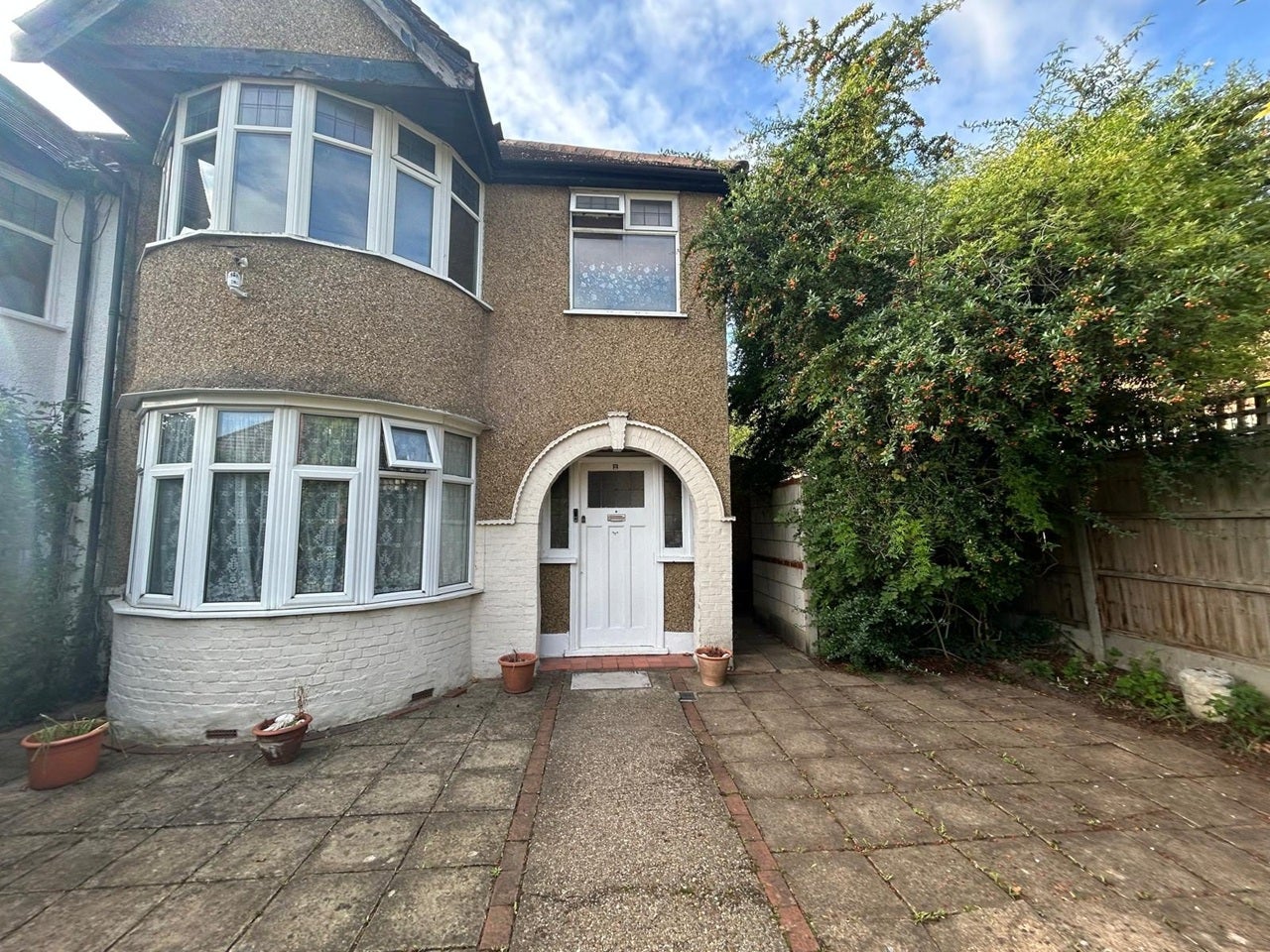 Flat Holders Hill Crescent in Greater London