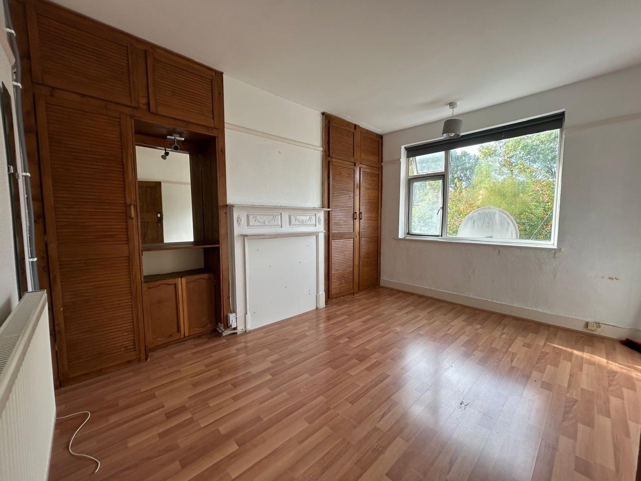 Flat Holders Hill Crescent in Greater London