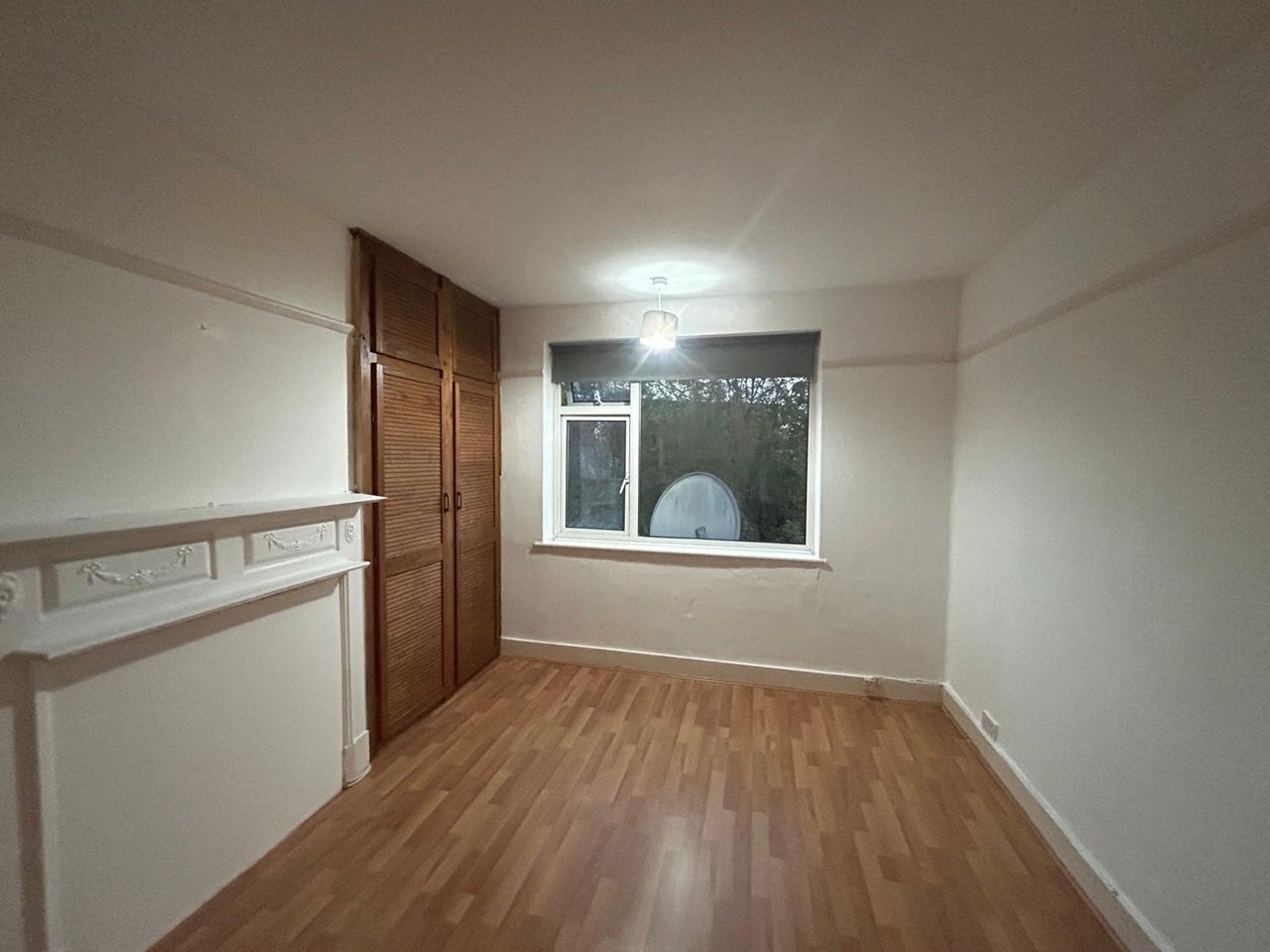 Flat Holders Hill Crescent in Greater London