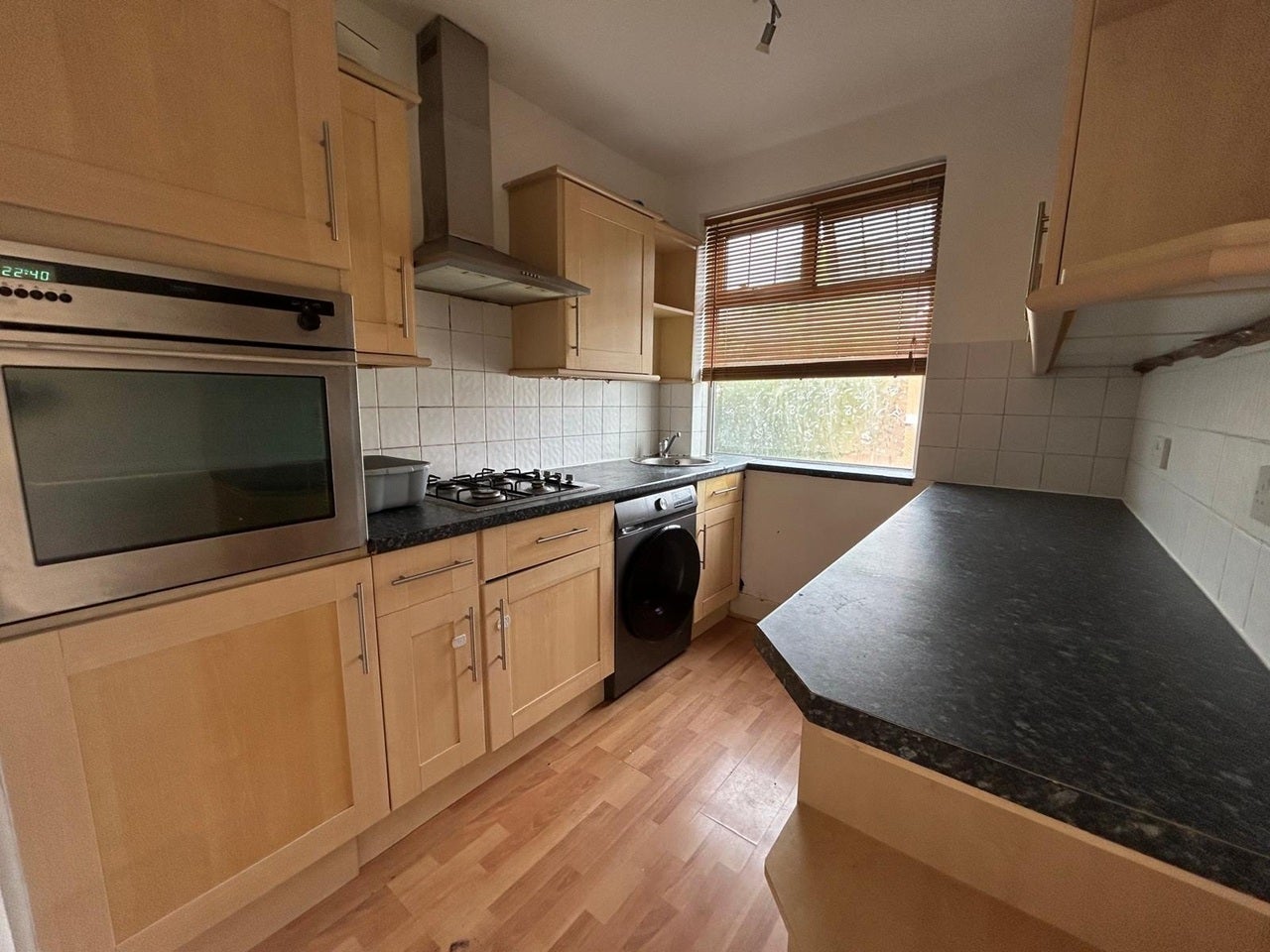 Flat Holders Hill Crescent in Greater London