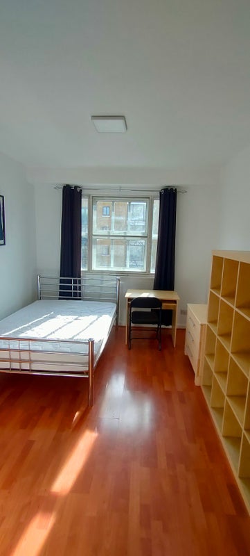 Flat Cartwright Street in Greater London