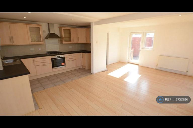 House Buerton Close in Oxton