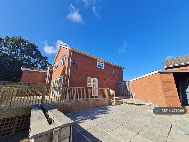 House Buerton Close in Oxton