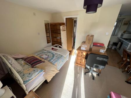 Flat Pettingrew Close in Milton Keynes