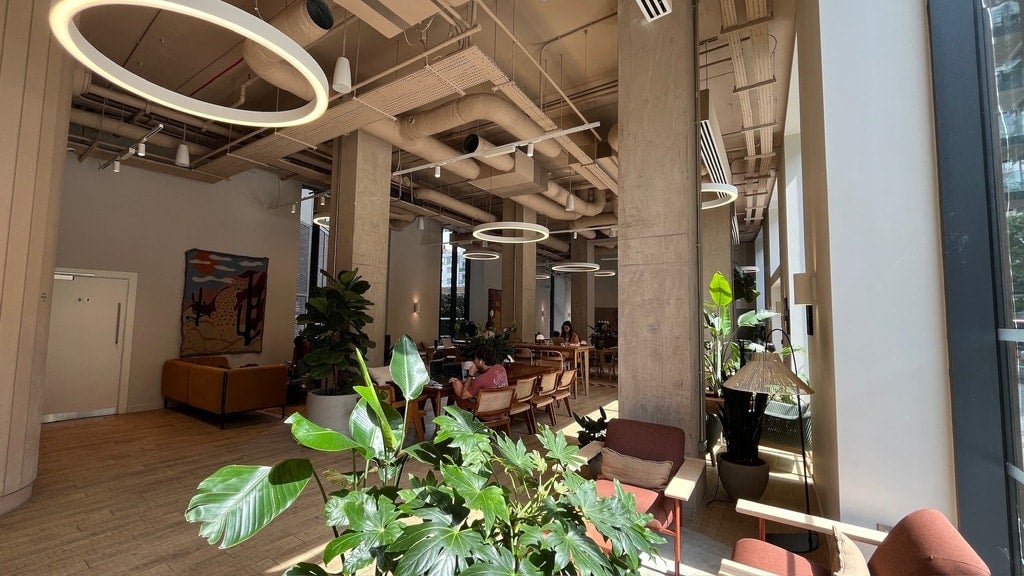 Flat Crossharbour Plaza in Greater London
