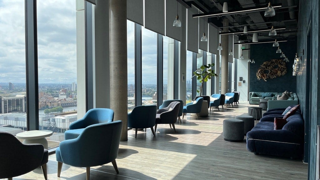 Flat Crossharbour Plaza in Greater London