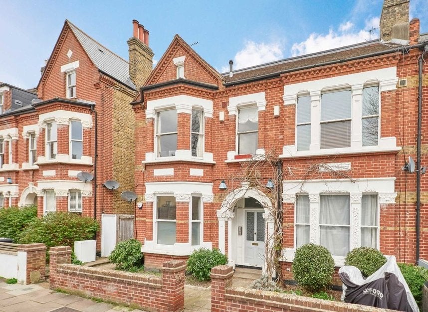 Flat Cautley Avenue in Greater London