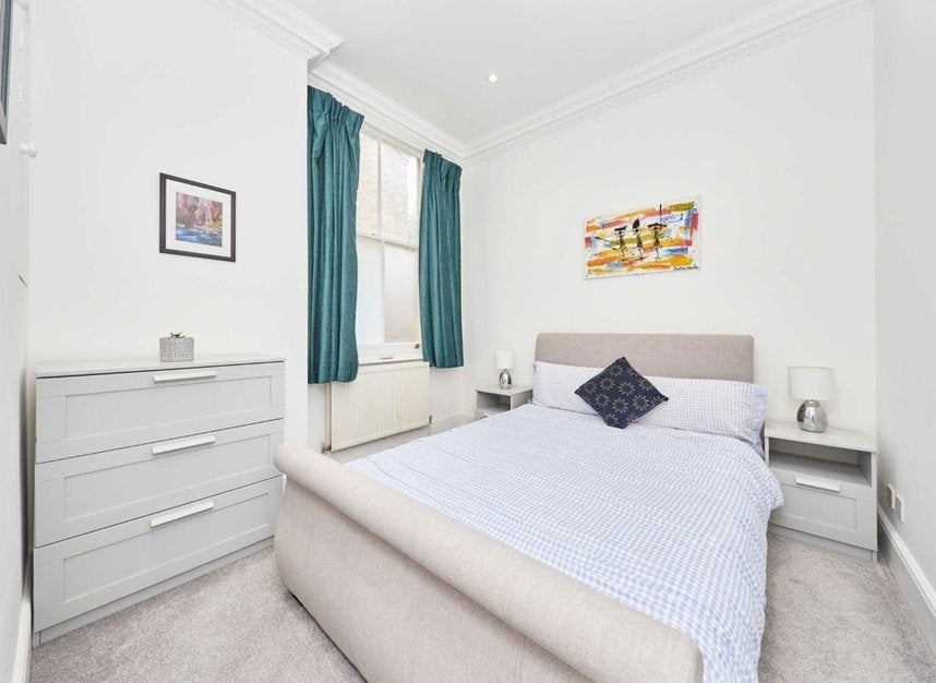 Flat Cautley Avenue in Greater London