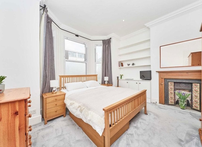 Flat Cautley Avenue in Greater London