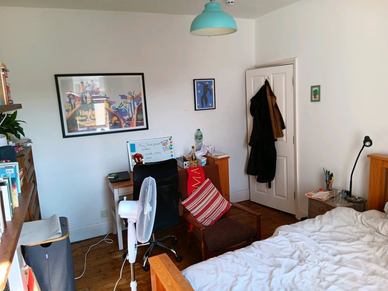 Room Gloucester Road in Bristol