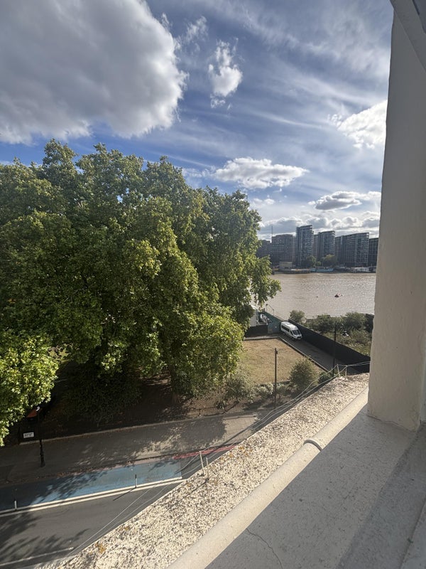 Room St George's Square in City of Westminster