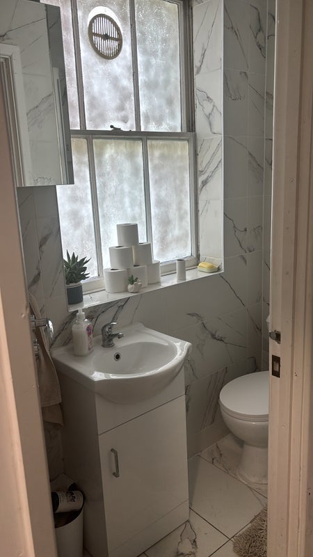 Room St George's Square in City of Westminster