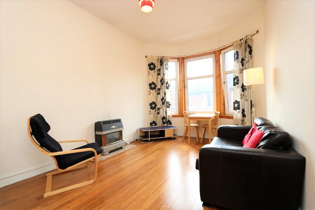 Flat Fairlie Park Drive in Glasgow