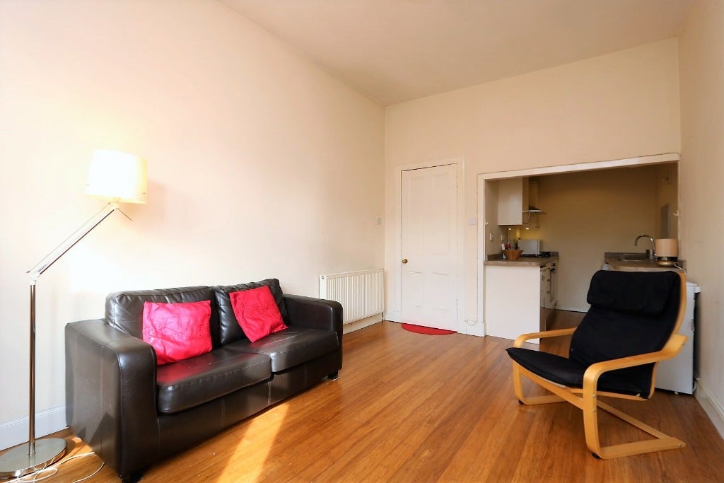 Flat Fairlie Park Drive in Glasgow