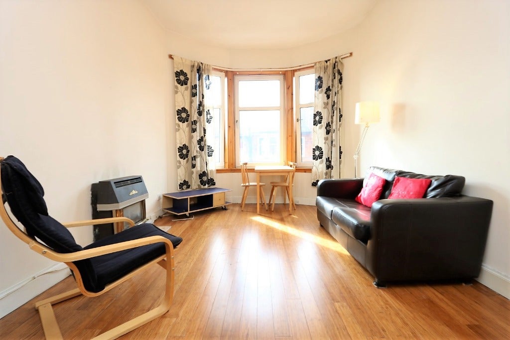 Flat Fairlie Park Drive in Glasgow