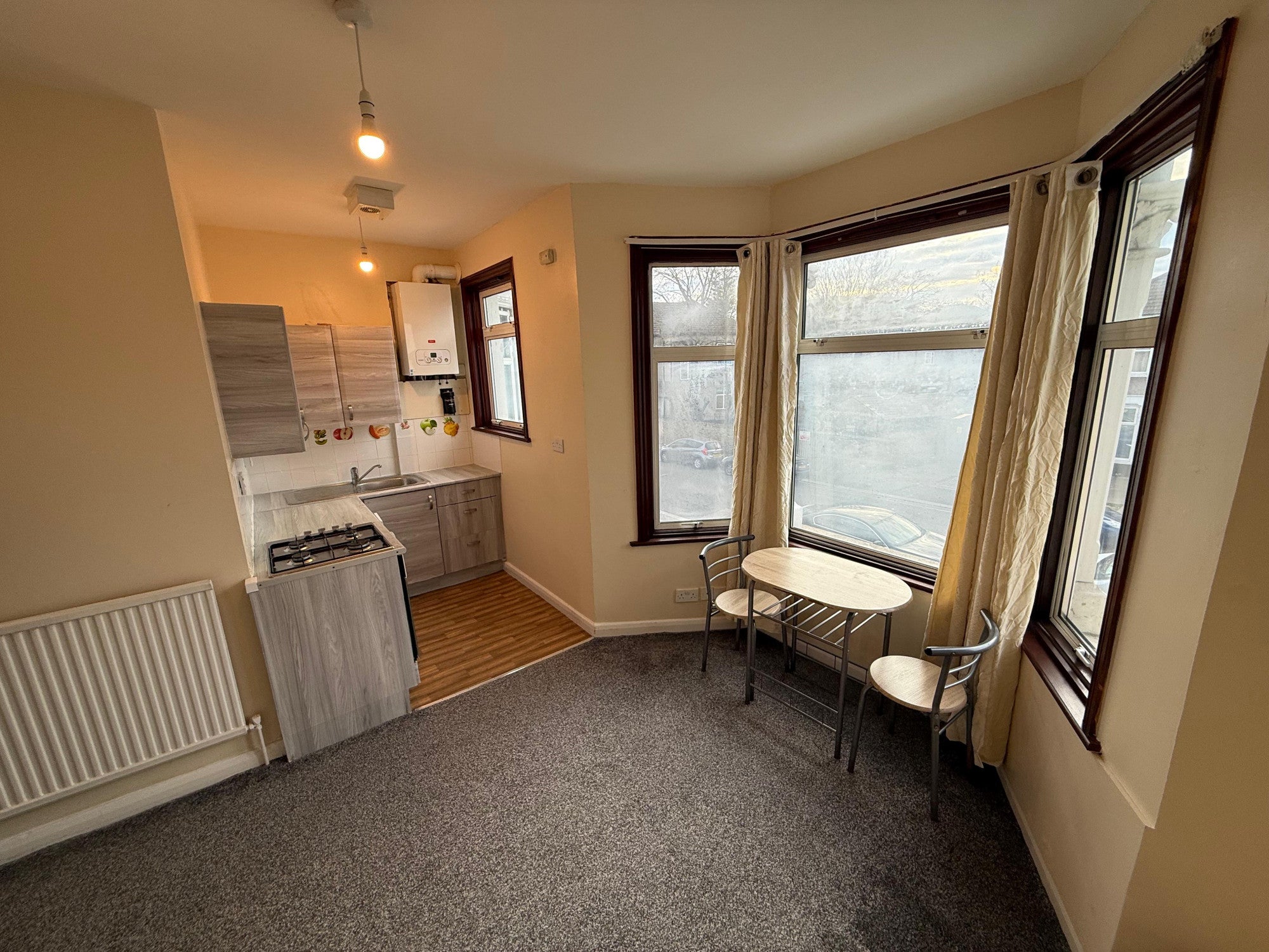 Flat Elgin Road in Greater London