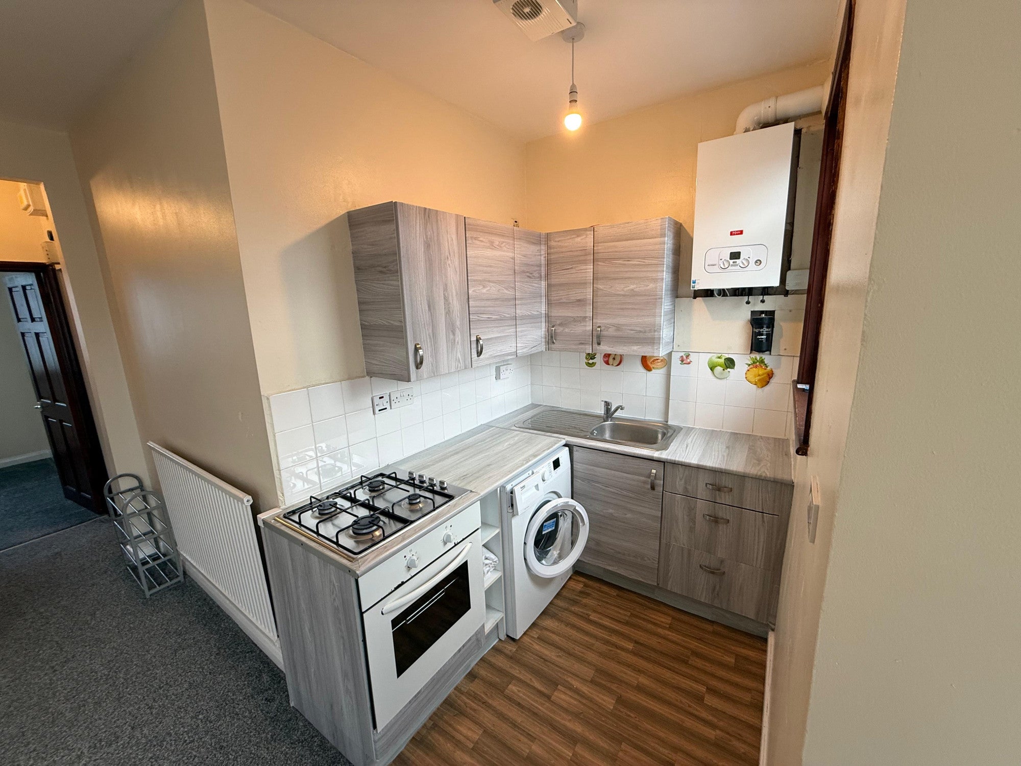 Flat Elgin Road in Greater London