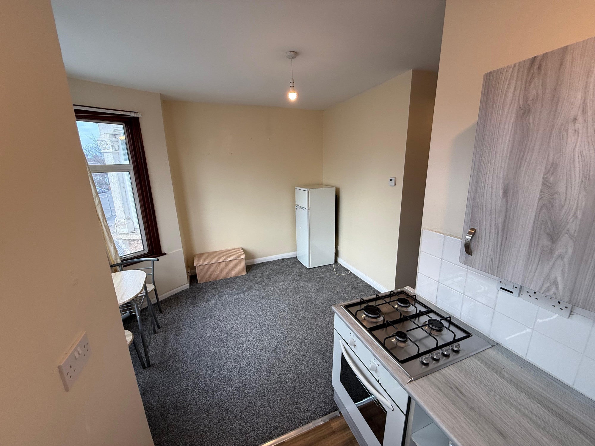 Flat Elgin Road in Greater London