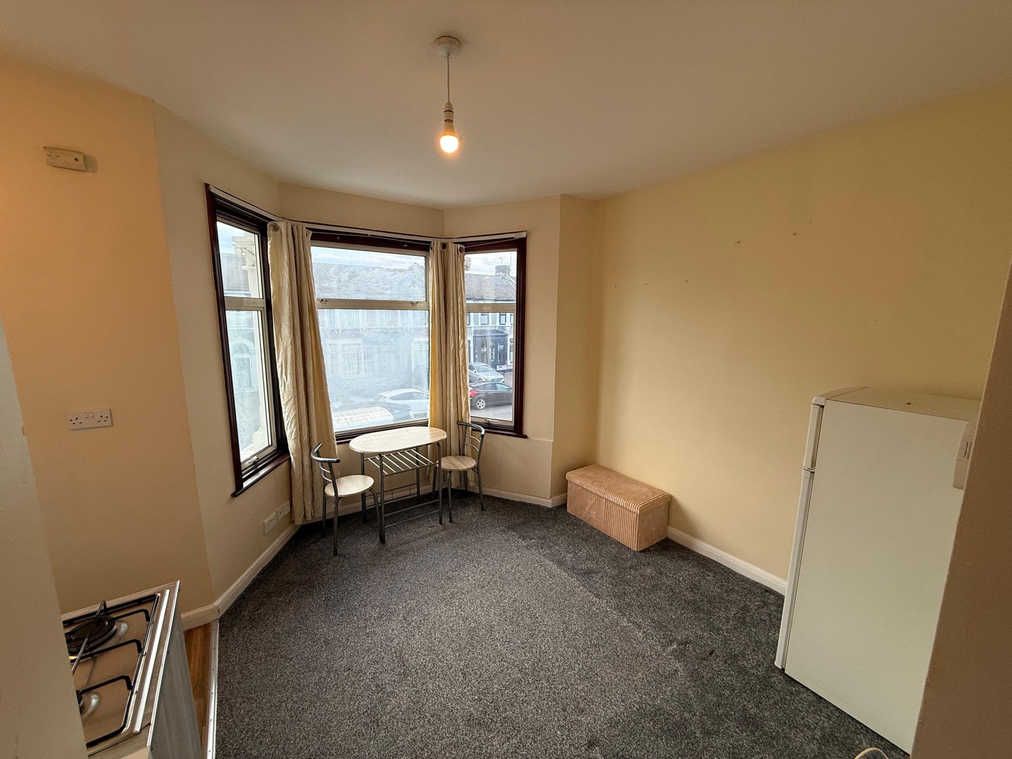 Flat Elgin Road in Greater London