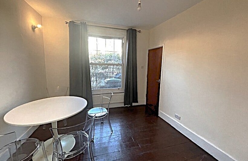 House Moselle Avenue in Greater London