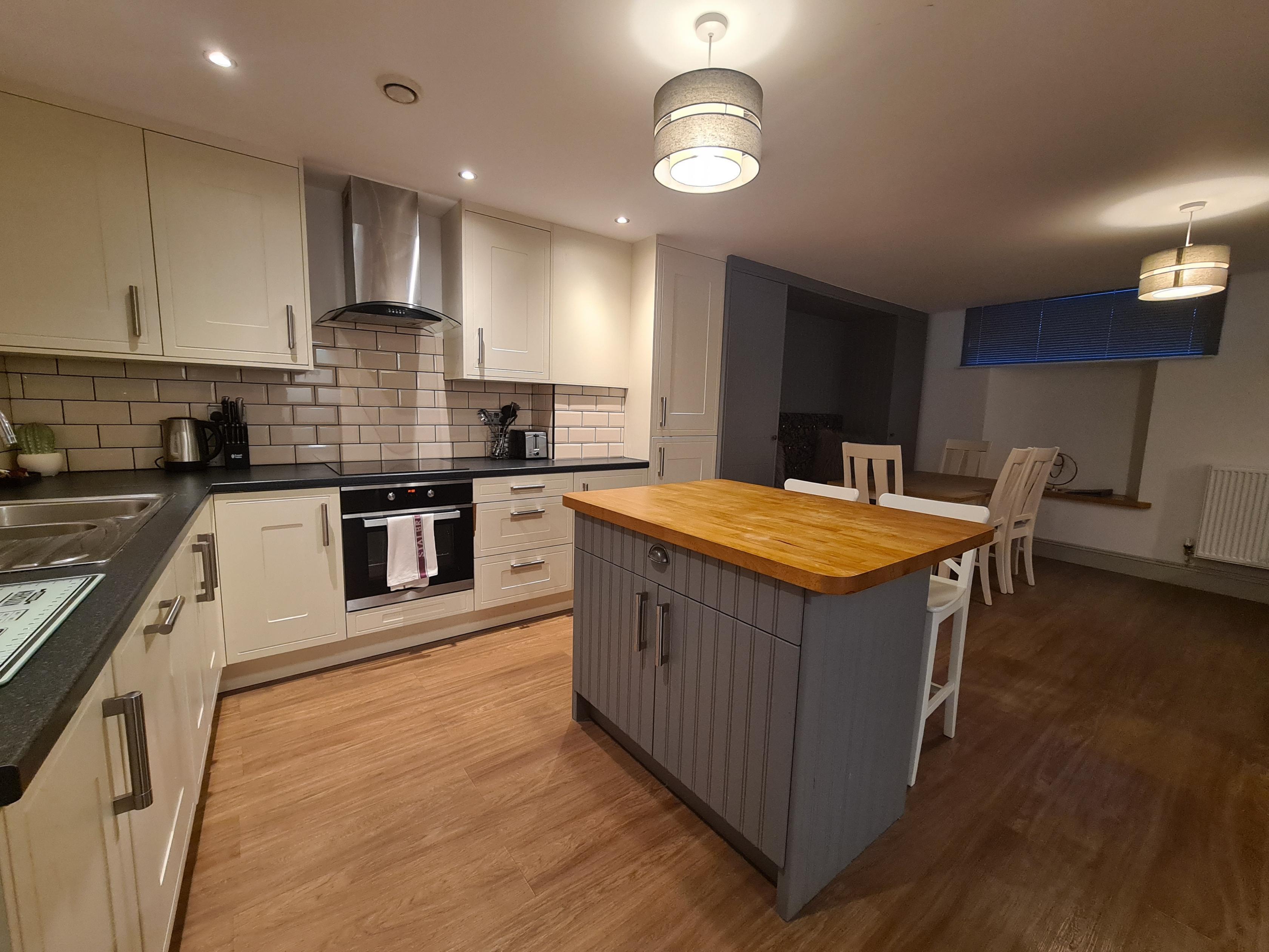 Flat Oakfield Grove in Bristol
