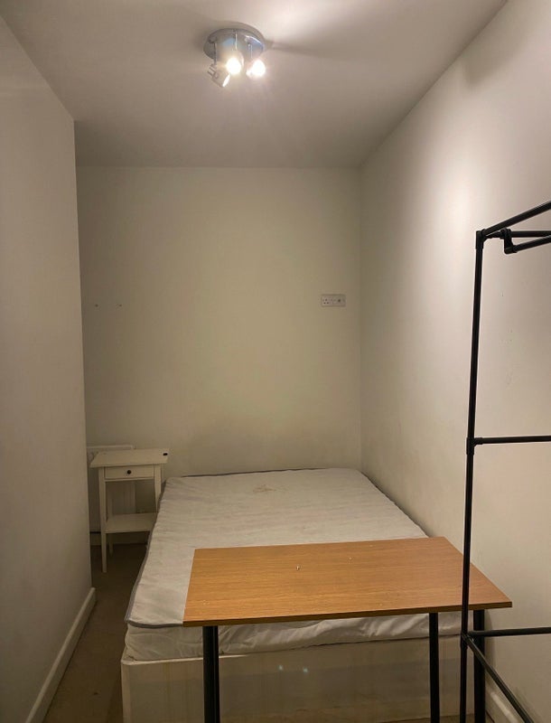 Room Litchfield Avenue in Greater London