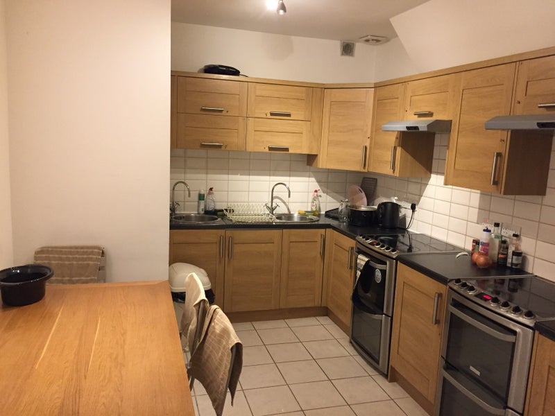 Room Litchfield Avenue in Greater London