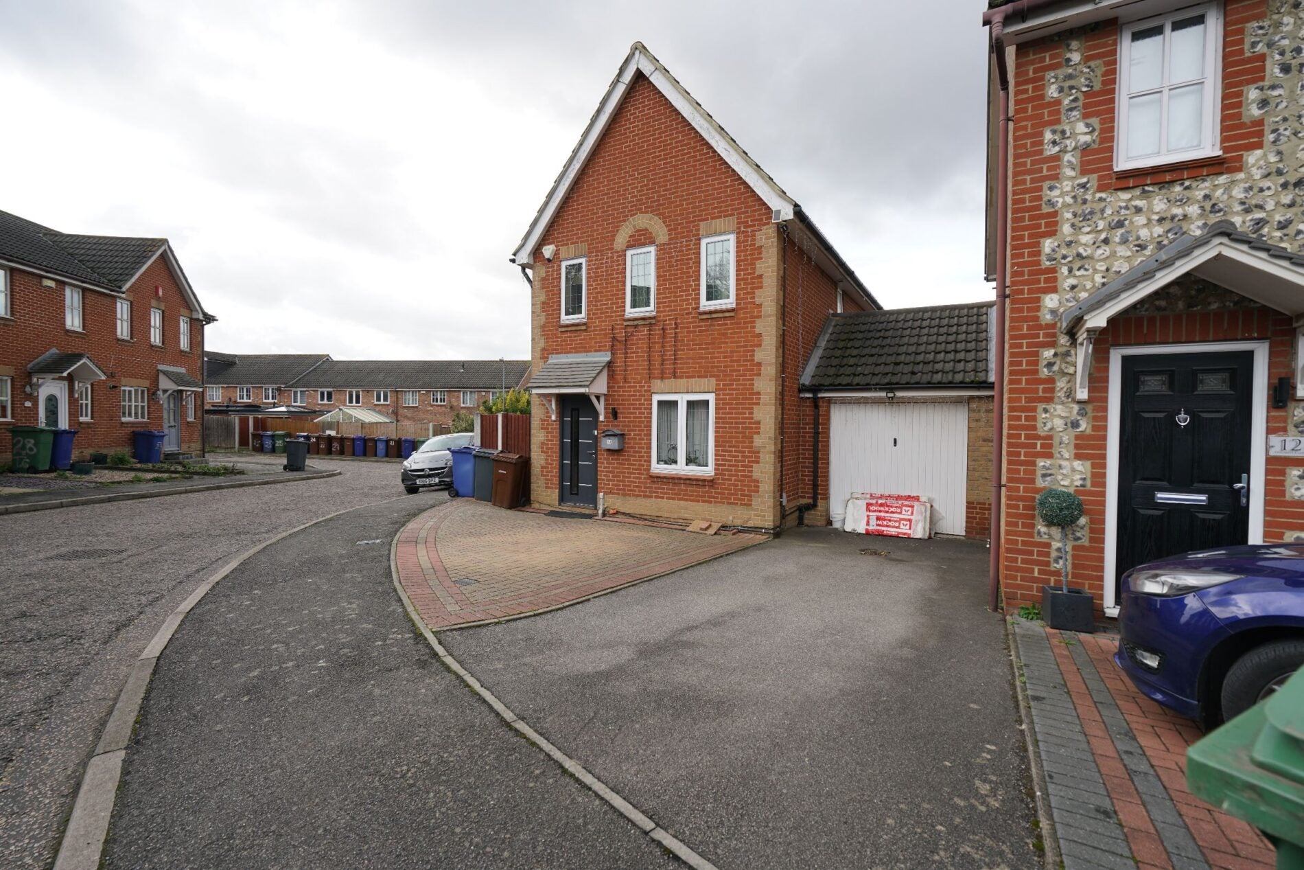House Triumph Close in South Ockendon