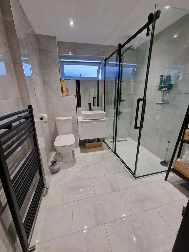 Room Woodall Close in Greater London