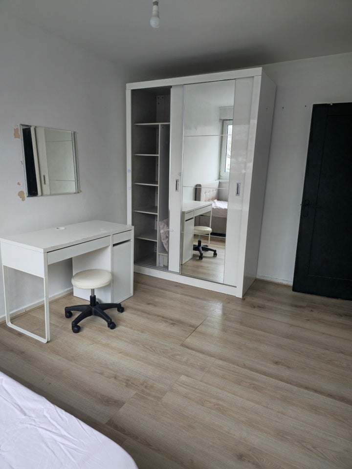 Room Woodall Close in Greater London