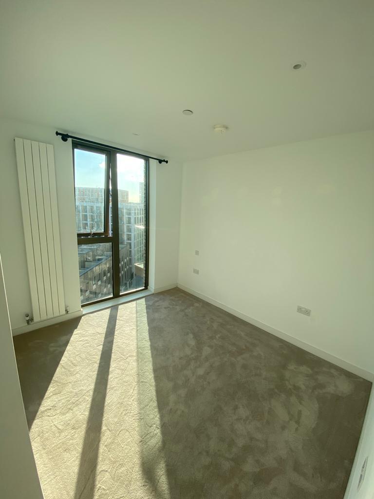 Flat Boulevard in Greater London