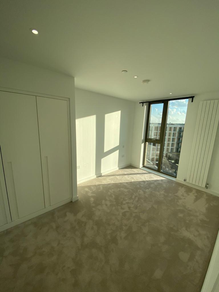 Flat Boulevard in Greater London